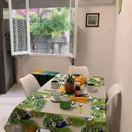 Apartment La Scala Fiorita, Charme Tra Fiori E Pietra - Mytouristhome La Spezia